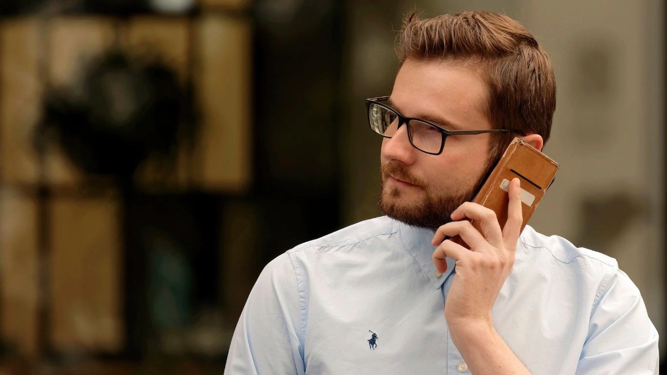 A correct man's device being contacted even when he changed is number